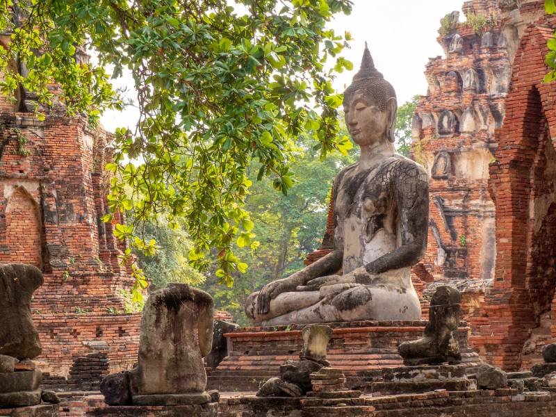 buddhist temple retreat thailand