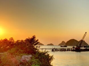 Explore Halong Bay